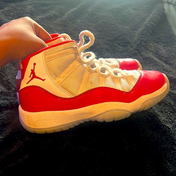 5y jordans - Picture 2 of 4